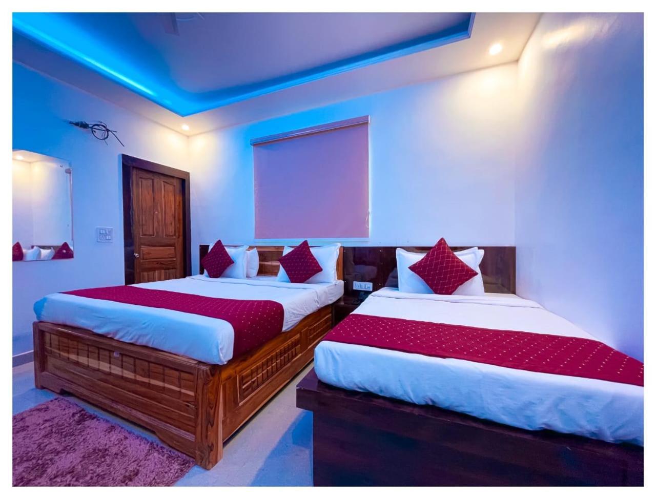 אגרה Hotel Town Grand מראה חיצוני תמונה