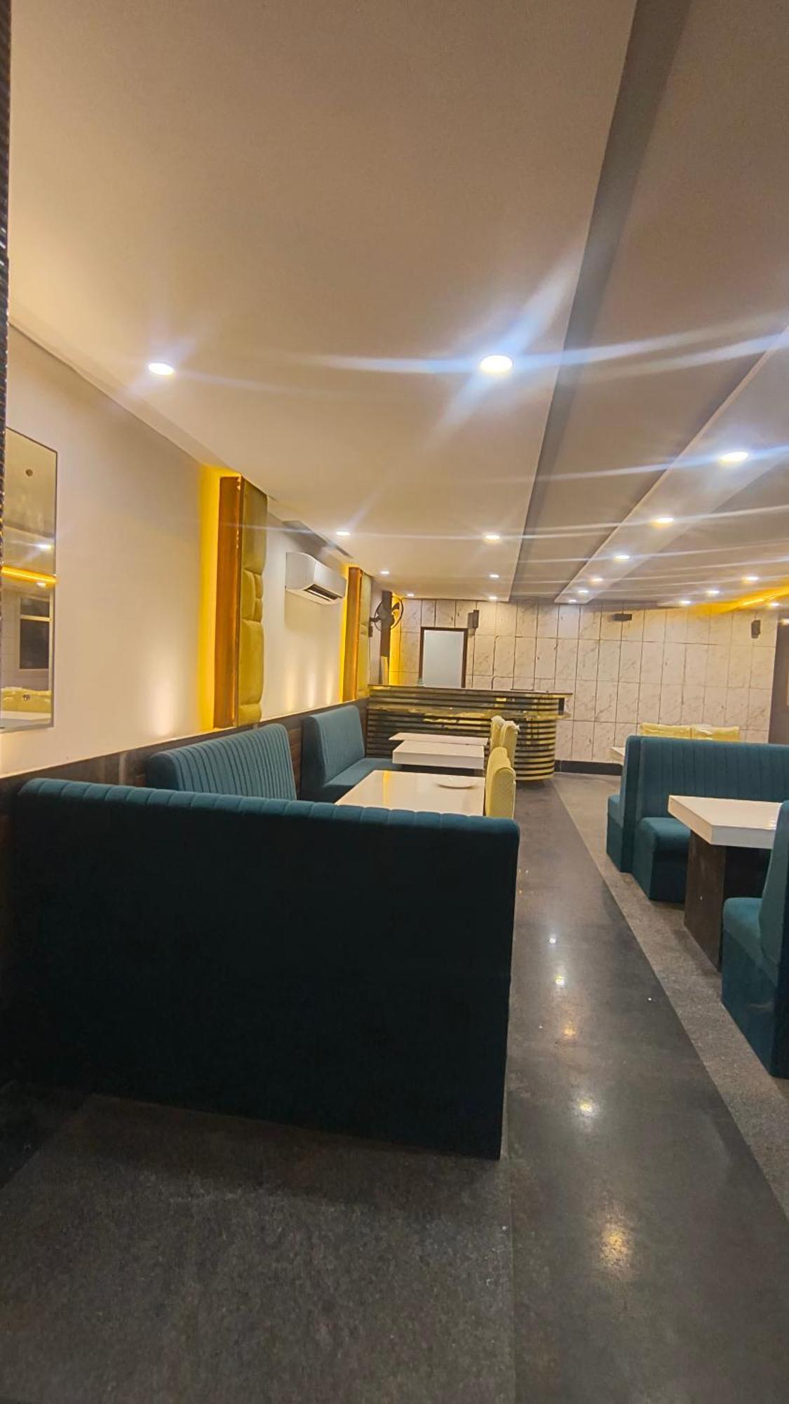 אגרה Hotel Town Grand מראה חיצוני תמונה