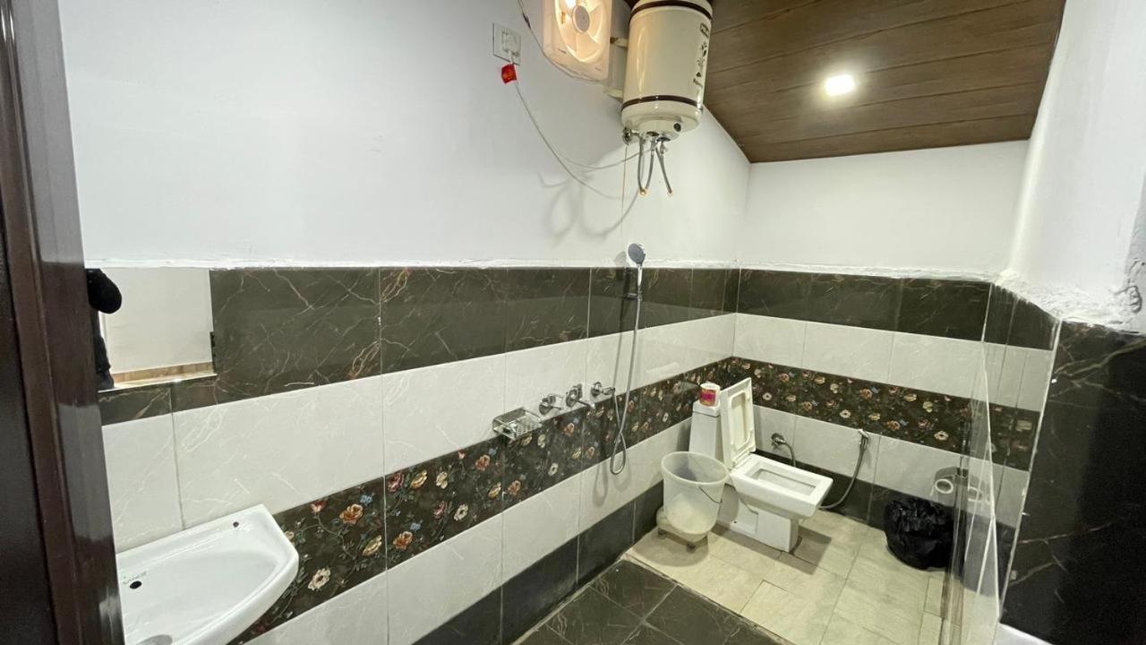 אגרה Hotel Town Grand מראה חיצוני תמונה