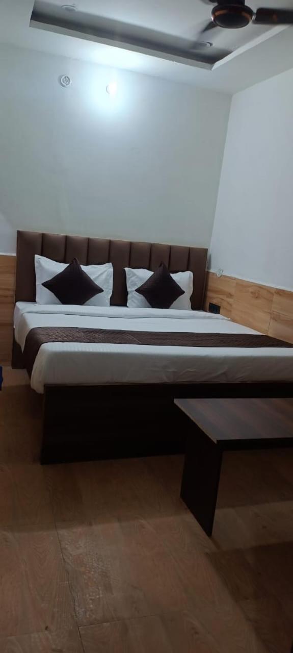 אגרה Hotel Town Grand מראה חיצוני תמונה