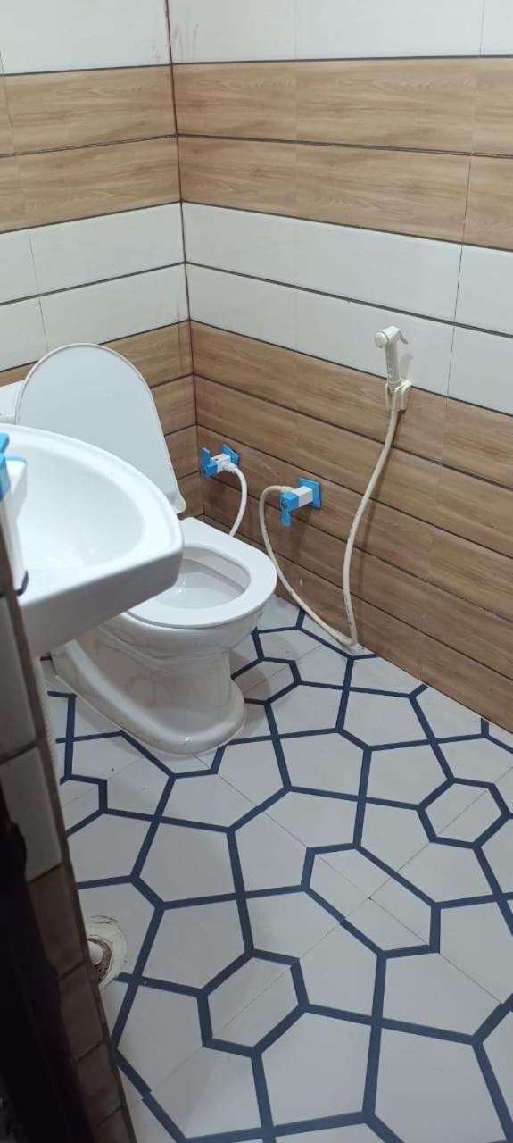 אגרה Hotel Town Grand מראה חיצוני תמונה
