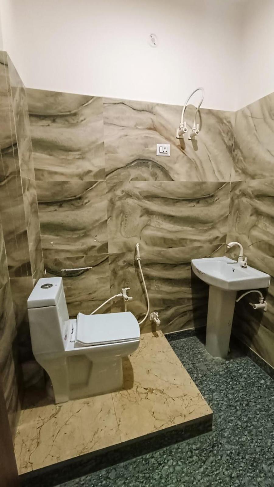 אגרה Hotel Town Grand מראה חיצוני תמונה