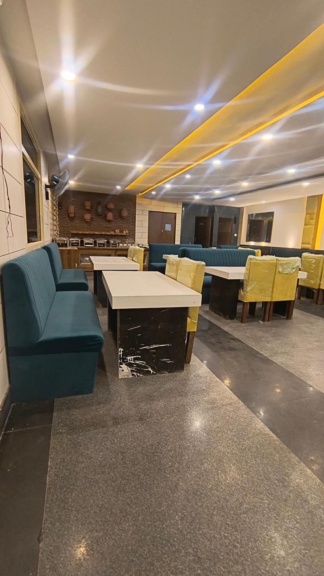 אגרה Hotel Town Grand מראה חיצוני תמונה