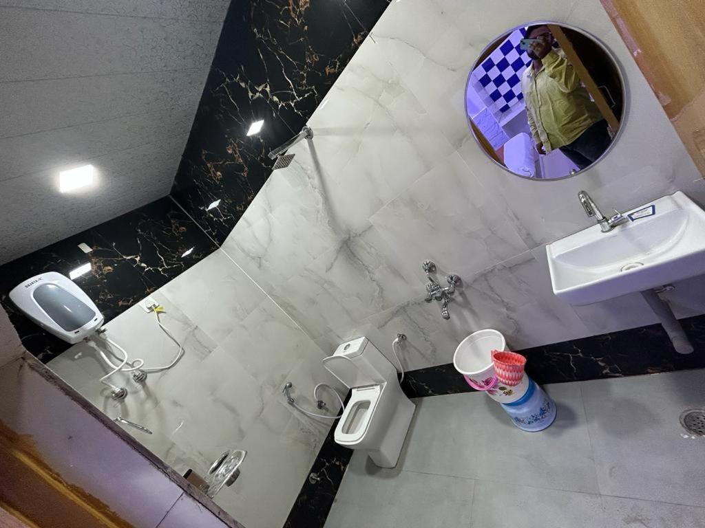 אגרה Hotel Town Grand מראה חיצוני תמונה
