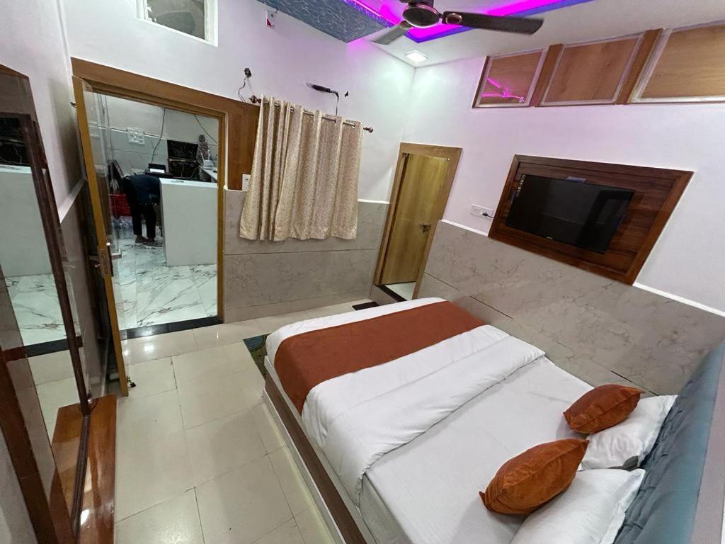 אגרה Hotel Town Grand מראה חיצוני תמונה