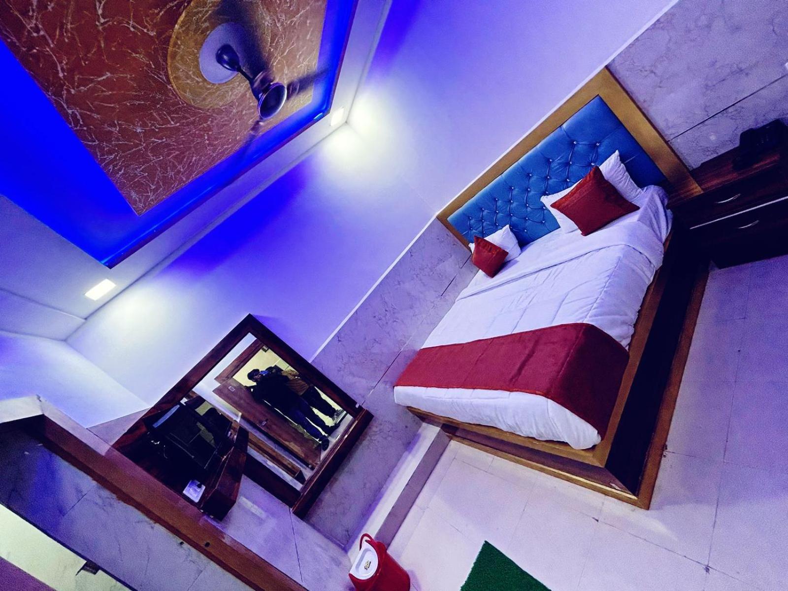 אגרה Hotel Town Grand מראה חיצוני תמונה